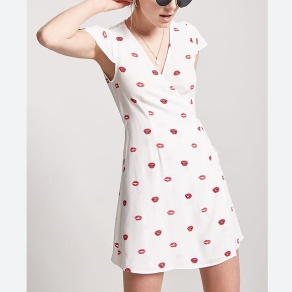 Lip print wrap dress - Picture 4 of 12